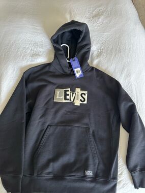 Levi's Black Pullover Hoodie with Contrast Logo Patch